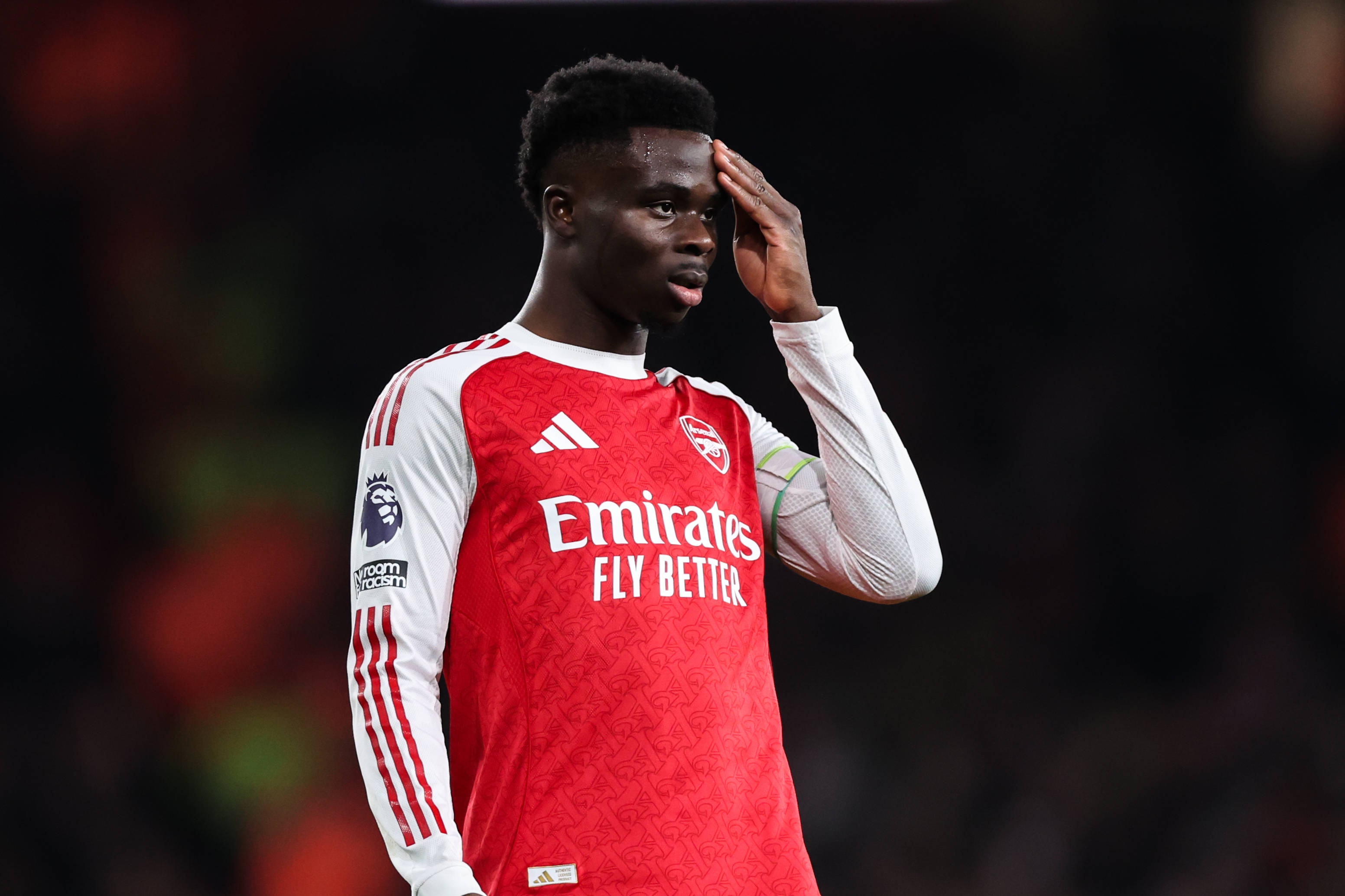 欧冠官方安装-周薪超30万镑！24岁萨卡表现糟糕早早被换，枪手刚顶薪续约至2031