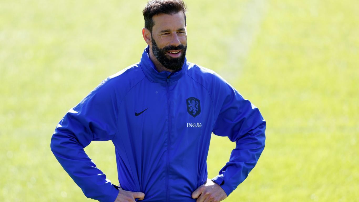 欧冠手机直播-官方：范尼斯特鲁伊出任荷兰队助教，将随队备战世界杯