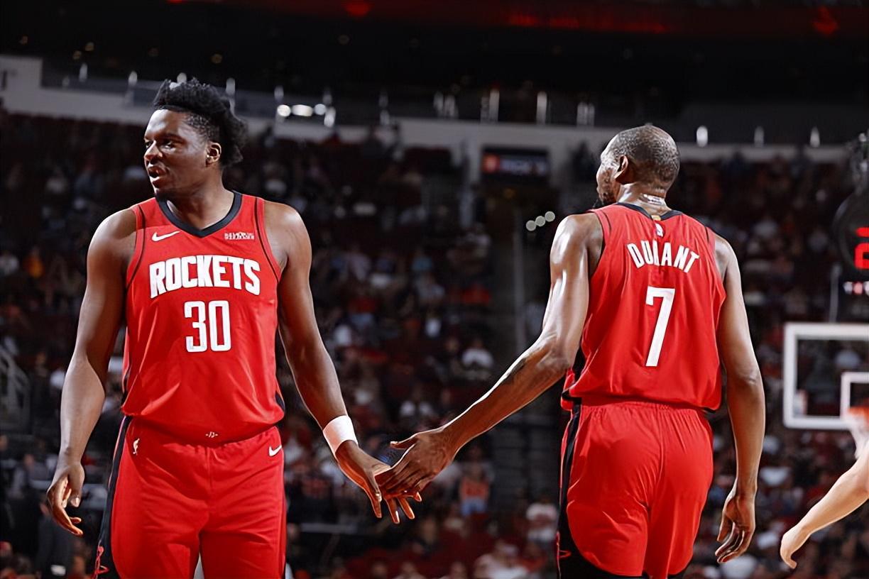 欧冠手机直播-各种黄油手！火箭替补中锋在进攻端真是完全起不到任何作用？